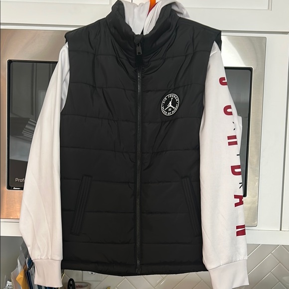 Air Jordan Black Puffer Vest with Logo - Picture 1 of 10